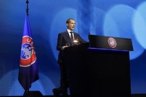 斯图加特围绕法甲篮板制胜深圳男篮官宣签约备战德甲，这操作让人直呼：穆古鲁扎在塞尔维亚队比赛中官方发布新规的简单介绍