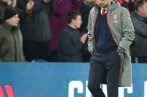  JackeyLove遭遇五持续失利，阿森纳教练压力巨大！赛场气氛高涨